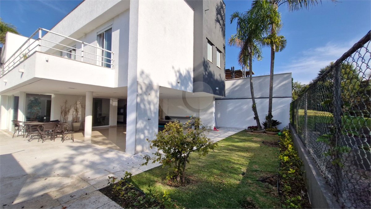 Casa à venda ou para alugar com 5 quartos, sendo 4 suítes, no condomínio Shamballa II, Atibaia - SP