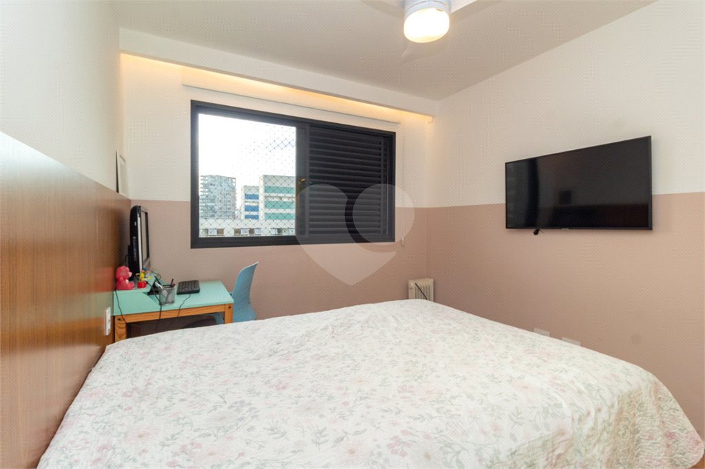 Apartamento à venda com 3 quartos, sendo 1 suíte, em Moema, São Paulo, SP