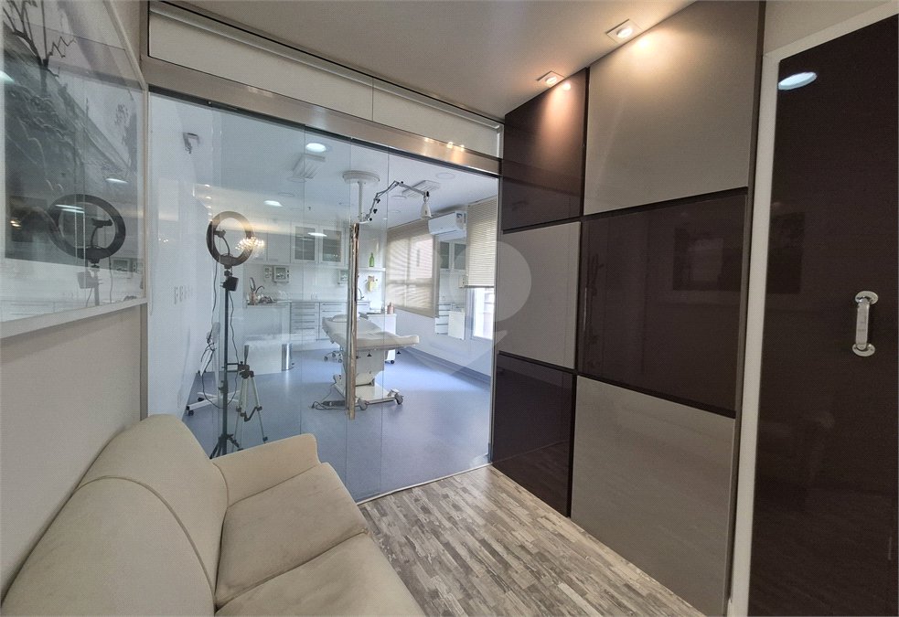 Sala comercial para venda ou locação na Brig.ís Antônio entre Paulista e Parque do Ibirapuera, 70 m², duas vagas de garagem