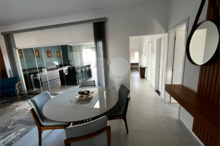 Casa à venda com 3 quartos, sendo 1 suíte, no condomínio Residencial Golden Ville, Itapetininga - SP