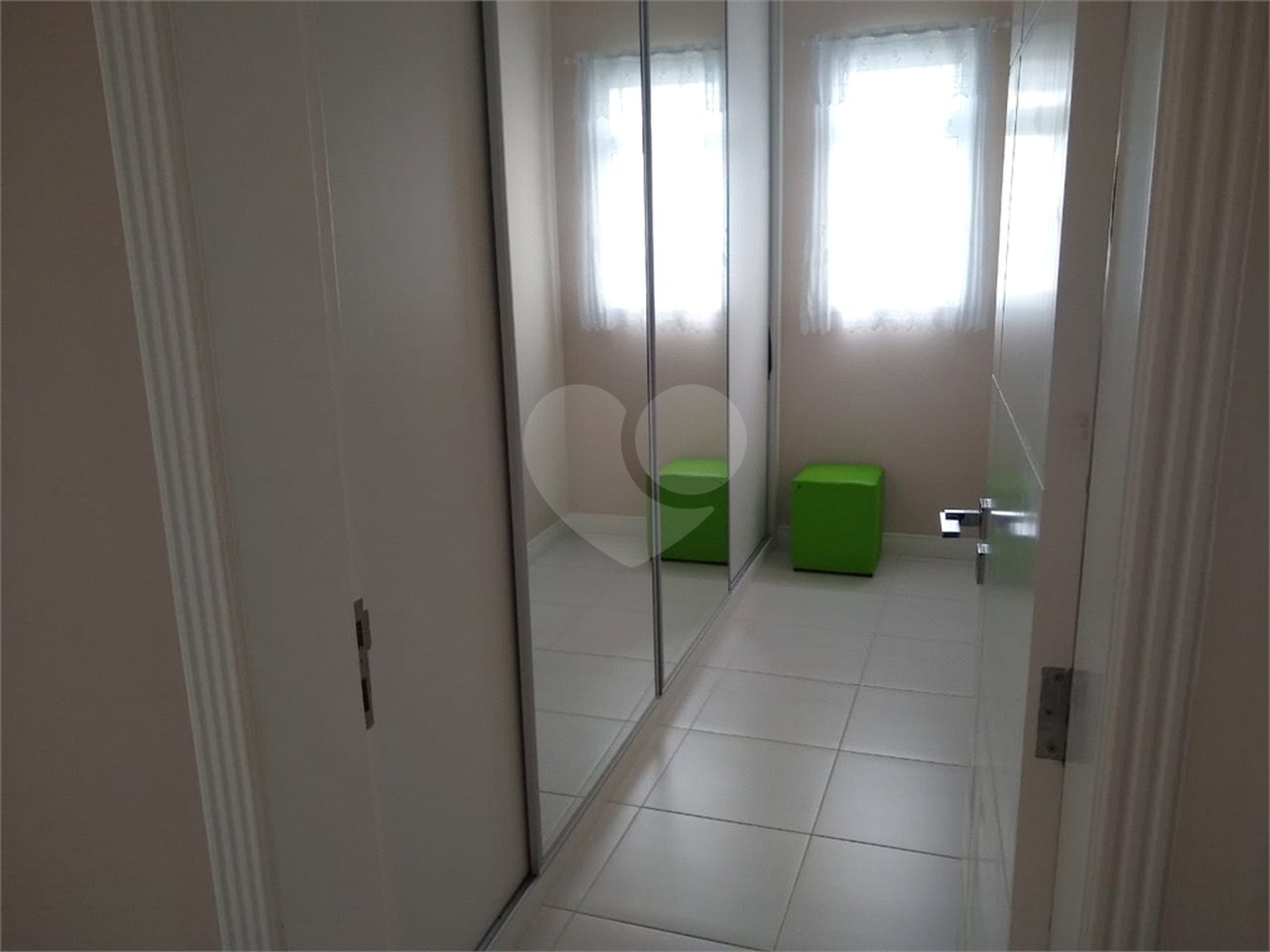 Casa à venda com 5 quartos, sendo 4 suítes,  no condomínio Parque Shambala, Atibaia - SP