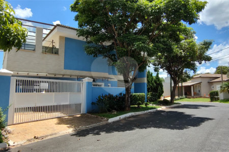 Casa à venda com 3 suítes no condomínio Parque do Varvito, Itu - SP