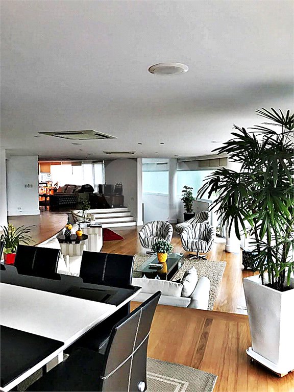 Casa à venda com 4 suítes no condomínio Residencial Jd. Ibiratiba, São Paulo - SP