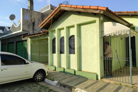 Casa à venda com 3 quartos, sendo 1 suíte, no Centro, Poá, SP