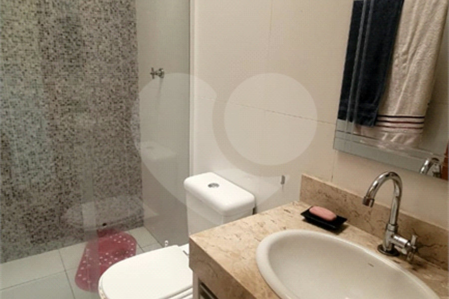 Sobrado à venda com 3 quartos, sendo 1 suíte, em Vila Nivi, São Paulo, SP