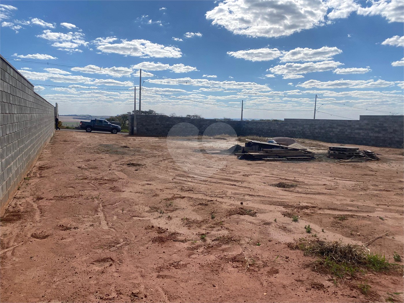 Terreno com 1.000m2 á venda, em São Carlos-SP.
