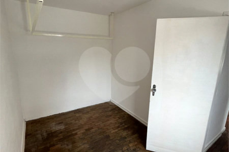 Sobrado à venda com 3 quartos em Vila Nivi, São Paulo, SP