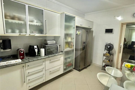 Casa à venda com 3 suítes no condomínio Itapuã XI, São Paulo - SP