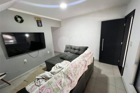 Sobrado à venda com 3 quartos, sendo 1 suíte, em Lopes de Oliveira, Sorocaba, SP