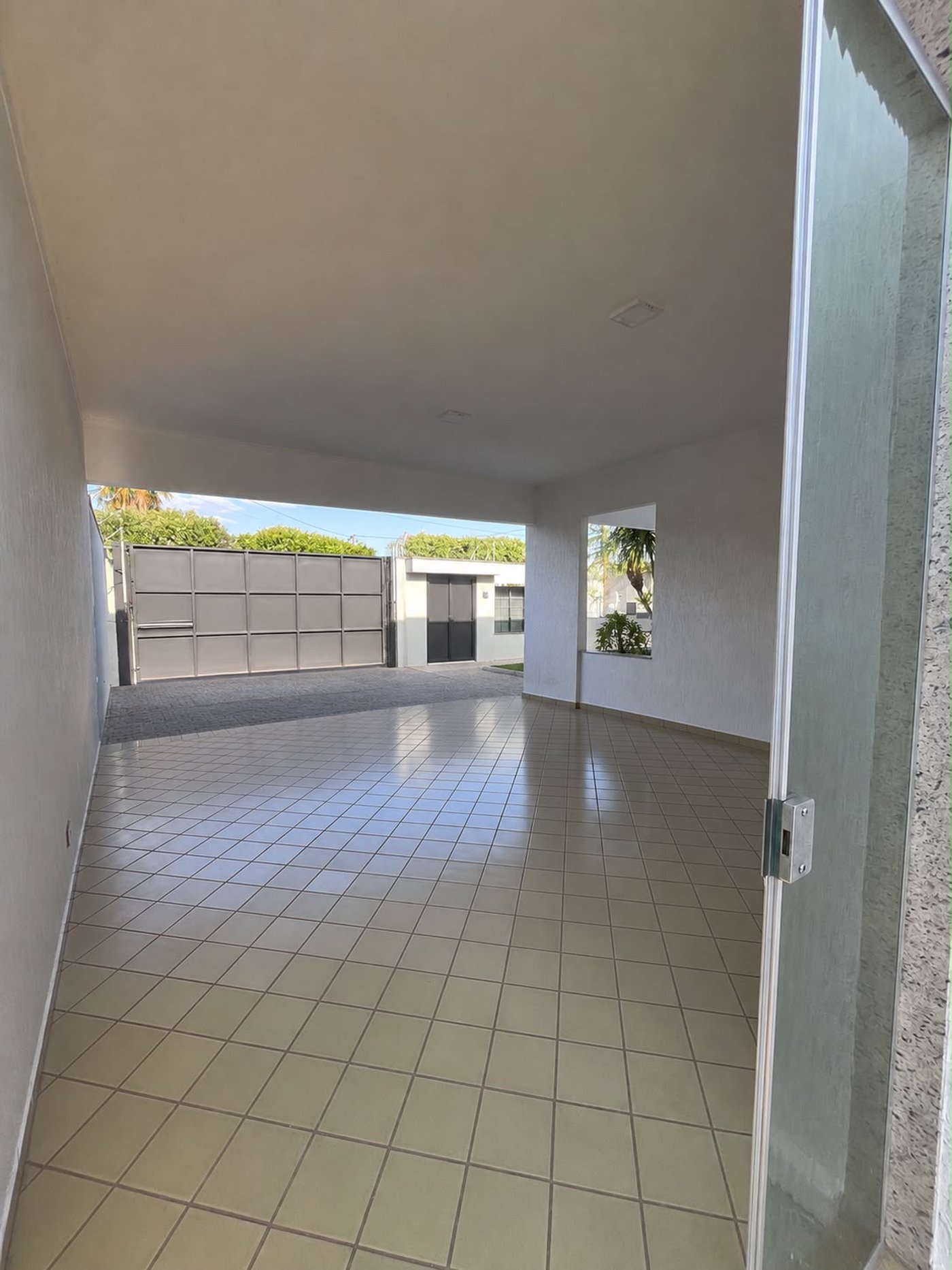 Casa à venda com 3 quartos, sendo 1 suíte,  em Santos Dumont, Três Lagoas, MS
