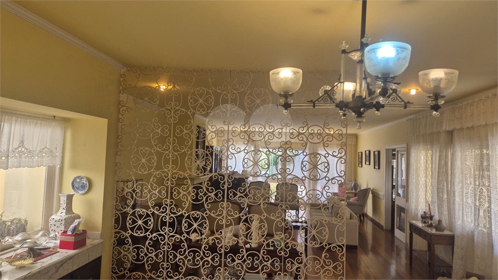 Casa à venda com 4 quartos, sendo 3 suítes,  no condomínio Chácara das Rosas, São Paulo - SP