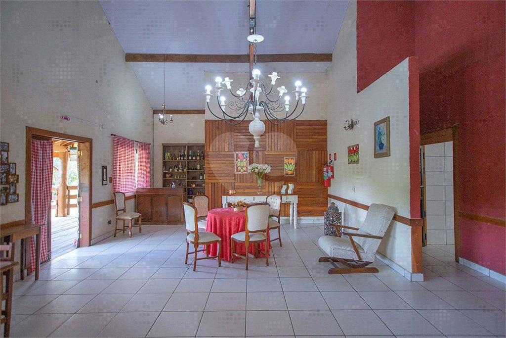 Hotel à venda com 15 quartos, sendo 4 suítes,  no Centro (canguera), São Roque, SP