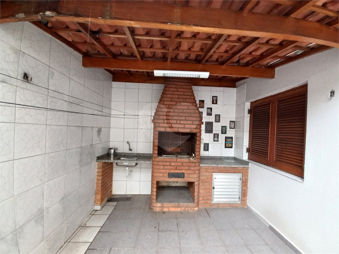 Sobrado à venda com 4 quartos, sendo 3 suítes, em Cidade São Francisco, São Paulo, SP