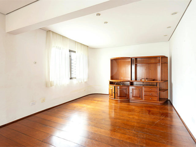 Apartamento à venda com 4 suítes em Campo Belo, São Paulo, SP