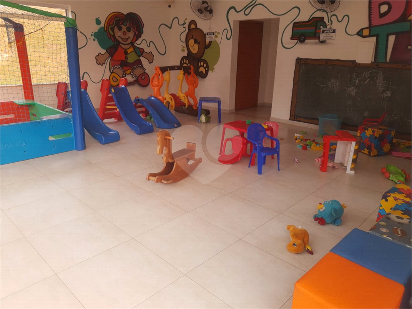 Casa à venda com 3 quartos, sendo 1 suíte, no condomínio Vila Paraty, Indaiatuba - SP