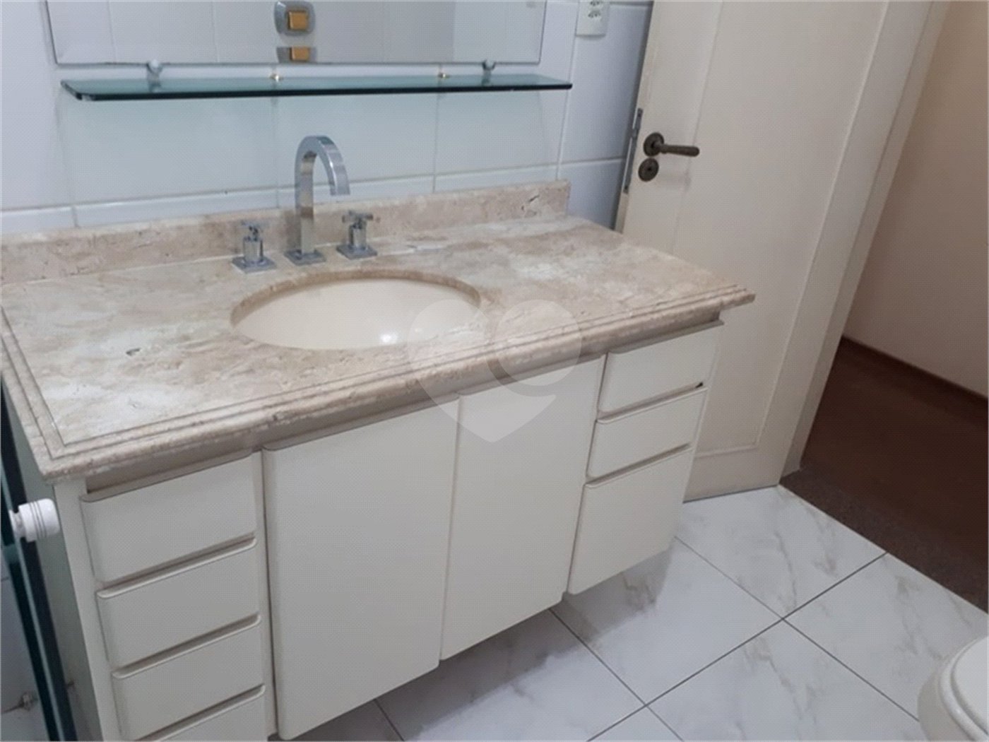 Sobrado à venda com 5 quartos, sendo 3 suítes, em Tremembé, São Paulo, SP