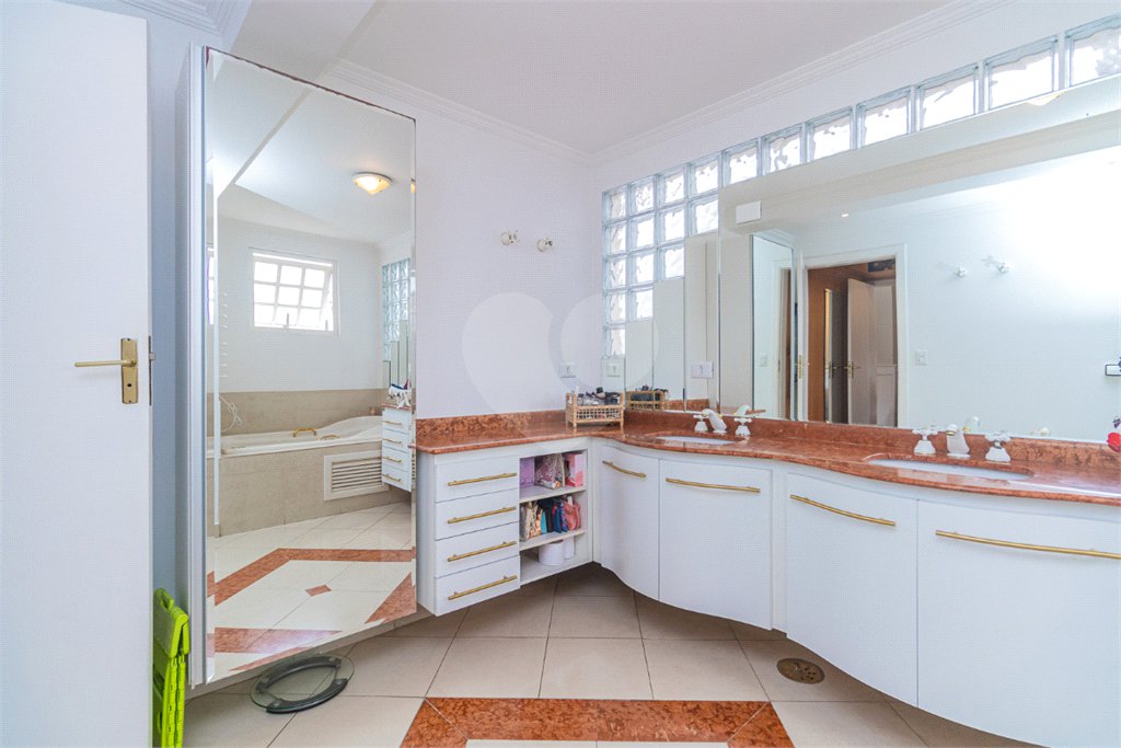 Casa à venda com 4 quartos, sendo 3 suítes, em Brooklin, São Paulo, SP