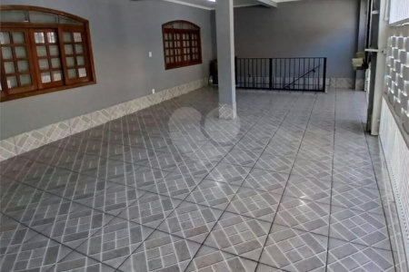 Sobrado à venda com 4 quartos, sendo 2 suítes, em Vila Santa Maria, São Paulo, SP