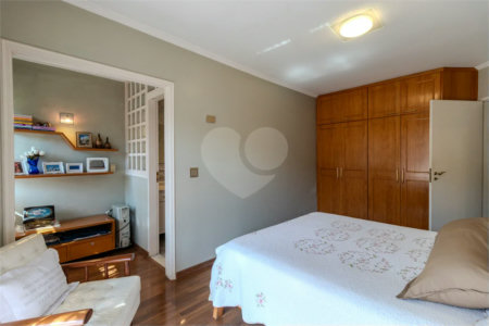 Casa à venda com 3 quartos, sendo 1 suíte, em Alto da Boa Vista, São Paulo, SP
