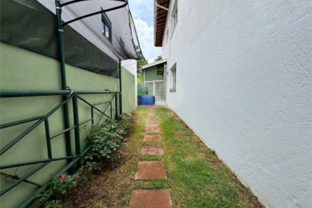 Casa à venda com 3 quartos, sendo 1 suíte,  no condomínio Residencial Recanto dos Paturis, Vinhedo - SP