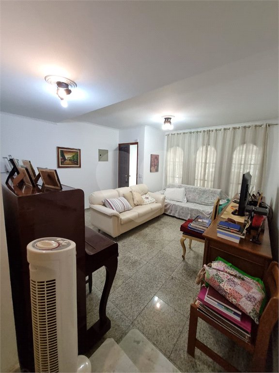 Sobrado à venda com 3 quartos em Bortolândia, São Paulo, SP
