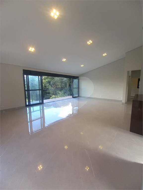 Casa à venda com 4 suítes no condomínio Estância Marambaia, Vinhedo - SP