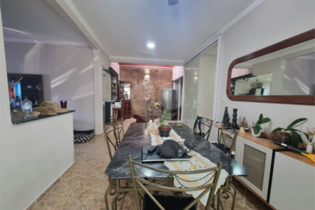 Casa à venda com 4 quartos, sendo 1 suíte, em Jardim São Carlos, Sorocaba, SP