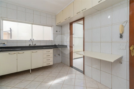 Sobrado à venda com 4 quartos, sendo 2 suítes, em Interlagos, São Paulo, SP
