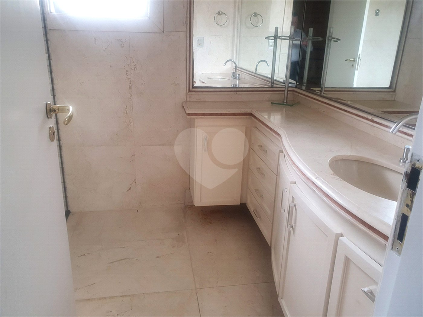 Casa à venda com 4 quartos, sendo 2 suítes,  no condomínio Lake Louise, São Paulo - SP