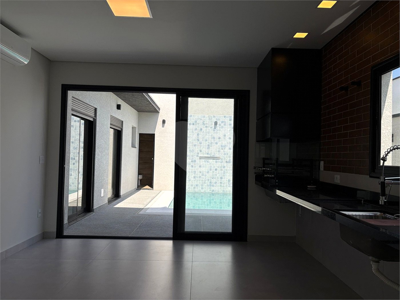 Terreno à venda com 3 suítes no condomínio Residencial Granja Anita, Mogi das Cruzes - SP