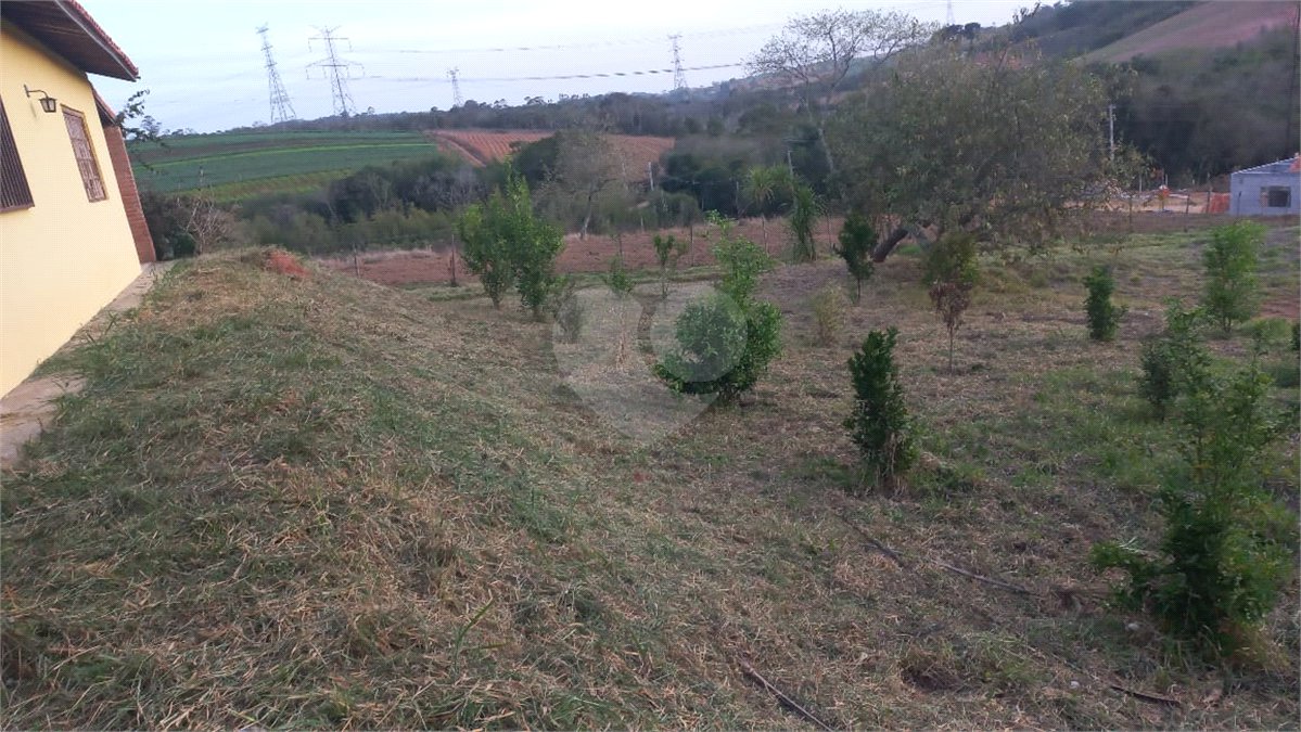 Chácara à venda com 4 quartos, sendo 1 suíte,  em Loteamento Quinta da Mata, Ibiúna, SP