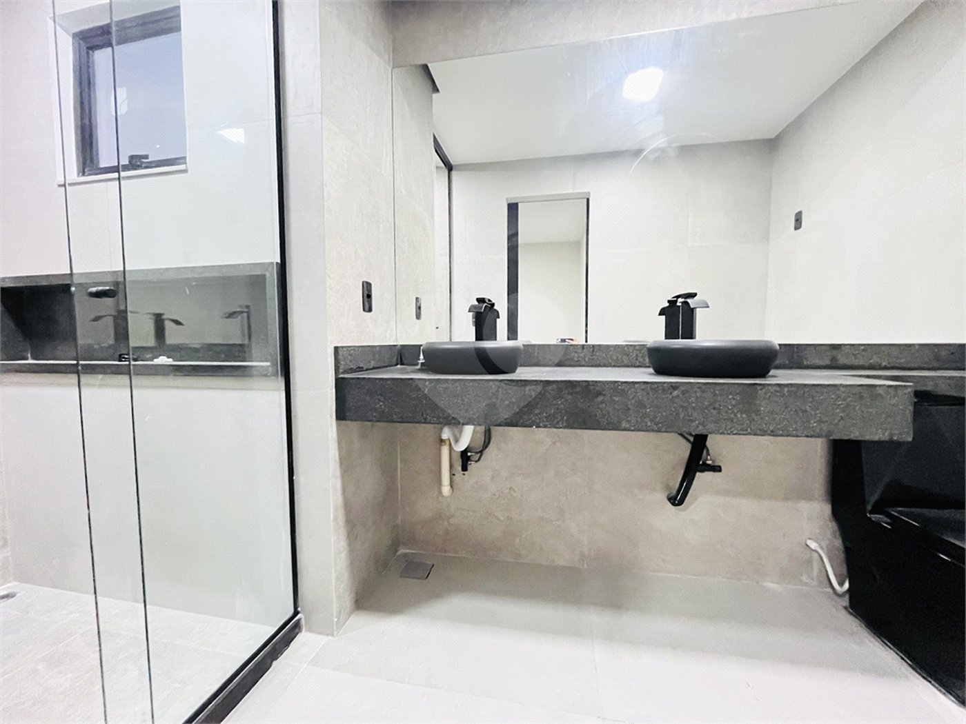 Casa à venda com 3 quartos, sendo 1 suíte, no condomínio Vale dos Sonhos 2, Rio de Janeiro - RJ