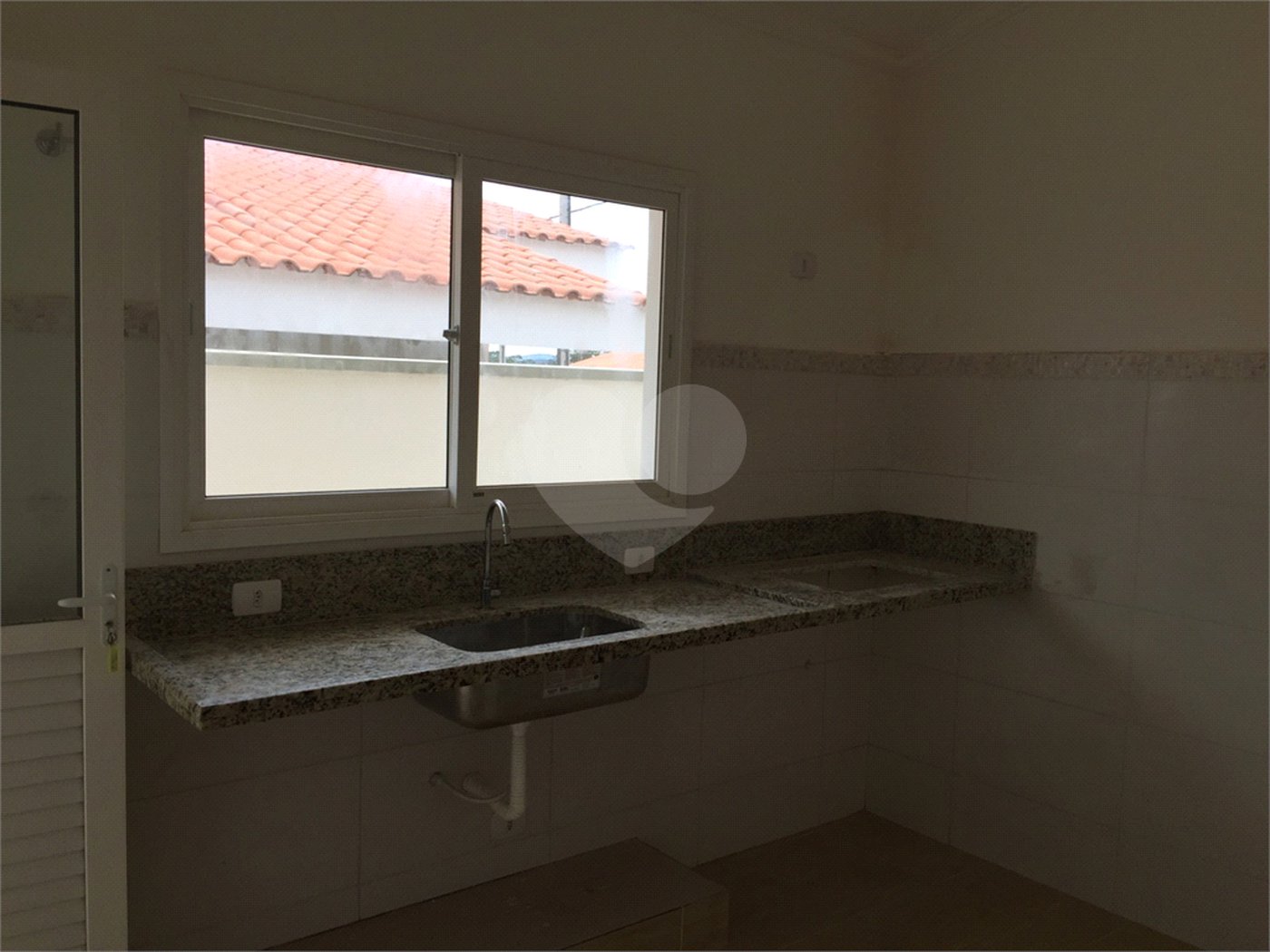 Casa à venda com 3 quartos, sendo 1 suíte,  no condomínio Marf Iii- Fase III, Bom Jesus dos Perdões - SP