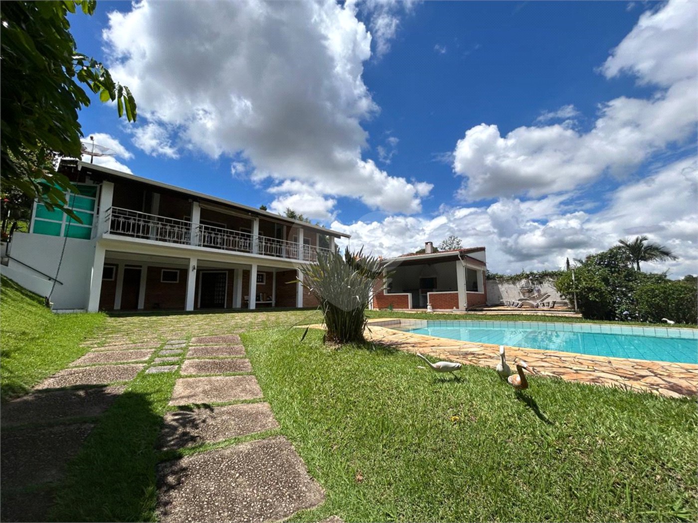 Casa à venda com 5 quartos, sendo 3 suítes, no condomínio Estância Marambaia, Vinhedo - SP