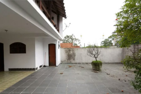 Casa à venda com 4 quartos, sendo 1 suíte,  em Vila Tiradentes, São Paulo, SP