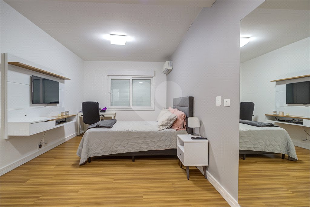 Sobrado à venda com 6 quartos, sendo 3 suítes, em Alto da Boa Vista, São Paulo, SP
