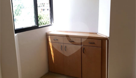 Apartamento à venda com 3 quartos, sendo 1 suíte,  em Jardim Parque Morumbi, São Paulo, SP