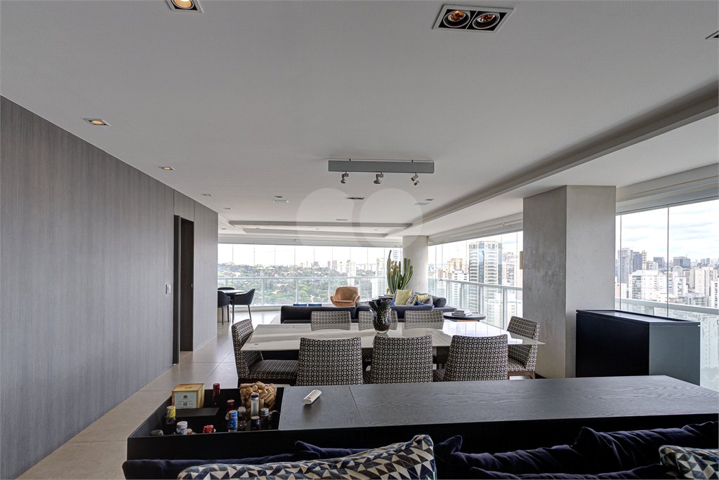 Apartamento à venda com 3 suítes em Campo Belo, São Paulo, SP