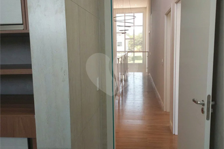 Sobrado recém-construído com 3 dormitórios em condomínio fechado em Piracicaba-SP.