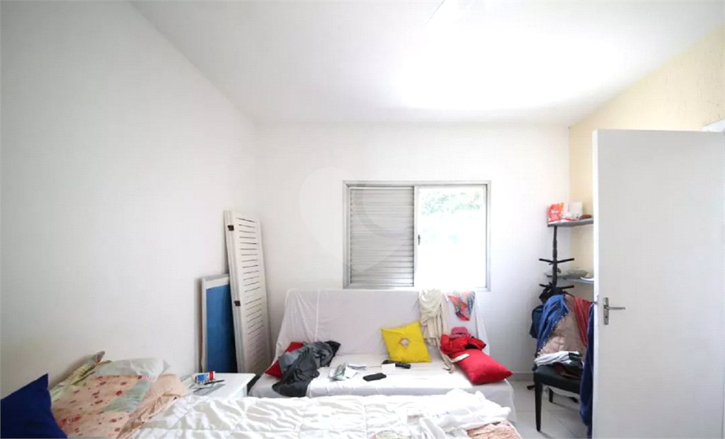Casa à venda no Campo Belo de 200 metros quadrados, com 3 casas no terreno.