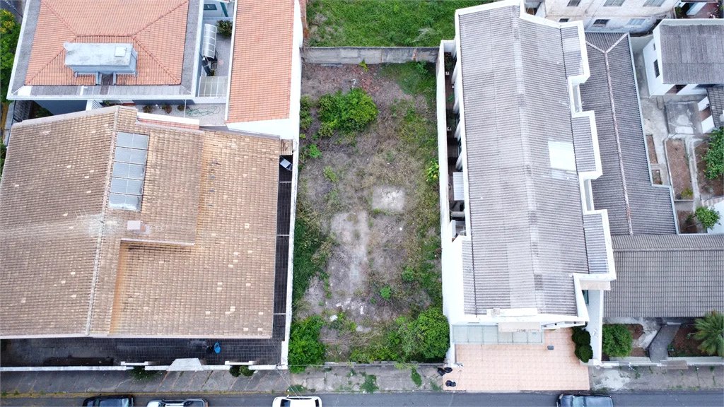 Terreno 300m² à Venda próximo ao centro á poucos metros da Avenida Champagnat