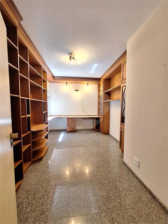 Casa à venda ou para alugar com 4 quartos, sendo 2 suítes,  em Santa Rosa, Vinhedo, SP