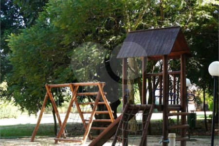 Casa à venda com 4 quartos, sendo 2 suítes, no condomínio Primavera, Salto - SP