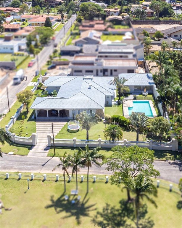 Casa à venda com 7 quartos, sendo 1 suíte, em Condomínio Flamboyant-b, Atibaia, SP