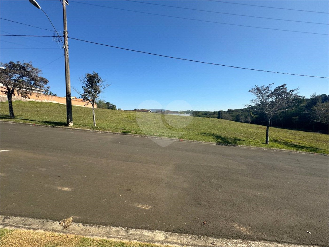 Terreno à venda com 1 suíte no condomínio Village Saint Charbel, Araçoiaba da Serra - SP