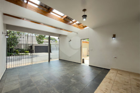 Casa de Vila à venda com 3 quartos, sendo 1 suíte, em Indianópolis, São Paulo, SP