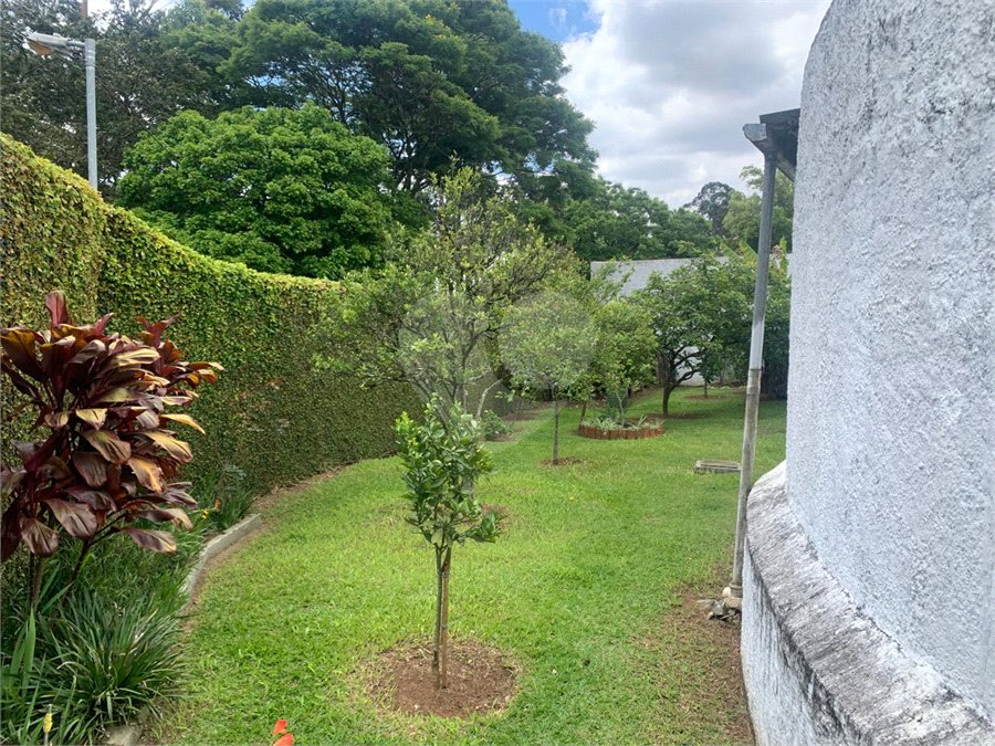 Casa à venda ou para alugar com 6 quartos, sendo 2 suítes, em Parque São George, Cotia, SP