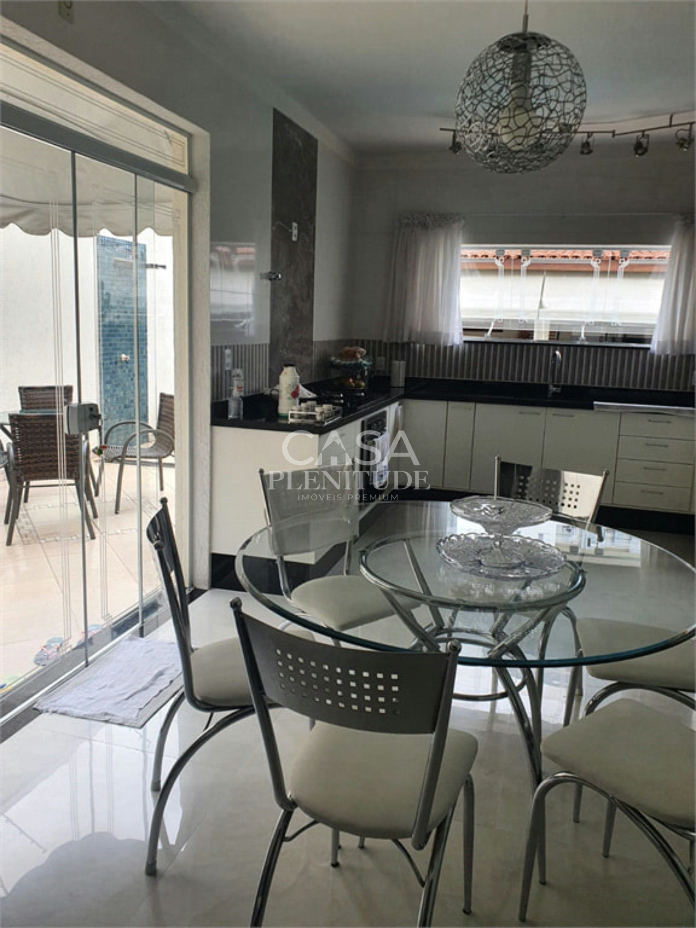 Sobrado à venda com 3 suítes em Vila Trujillo, Sorocaba, SP