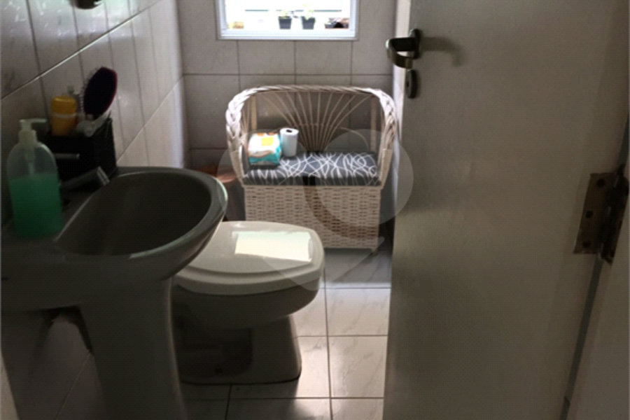 Sobrado à venda com 3 quartos, sendo 1 suíte,  em Parque Peruche, São Paulo, SP