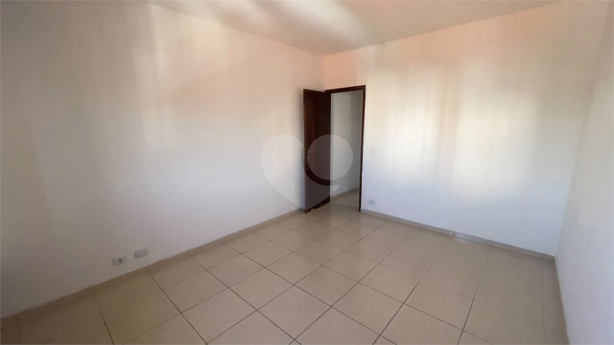 Sobrado à venda com 4 quartos, sendo 1 suíte,  em Jardim Ester Yolanda, São Paulo, SP
